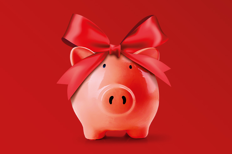 Porquinho mealheiro com um laço natalício.